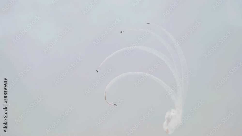 Several aircraft simultaneously perform looptheloops. Very