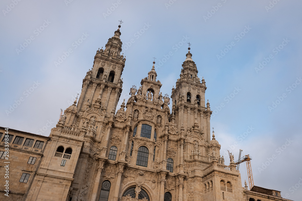 Fachada del Obradoiro de la Catedral de Santiago de Compostela en un dia nublado