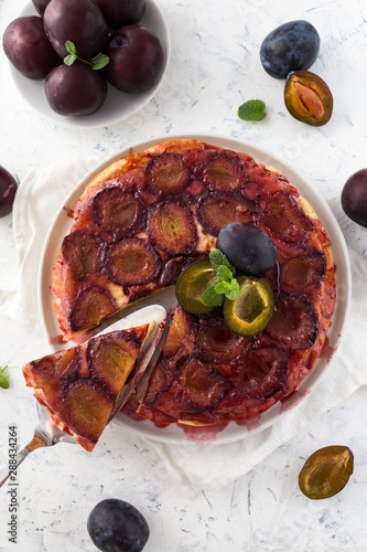 Caramelised plum upside-down cake. Top view