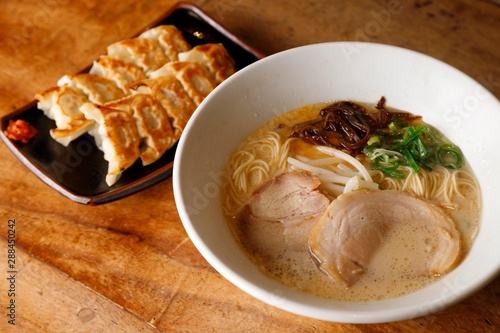 ramen noodle japanese food jiozi gyoza chinese food
