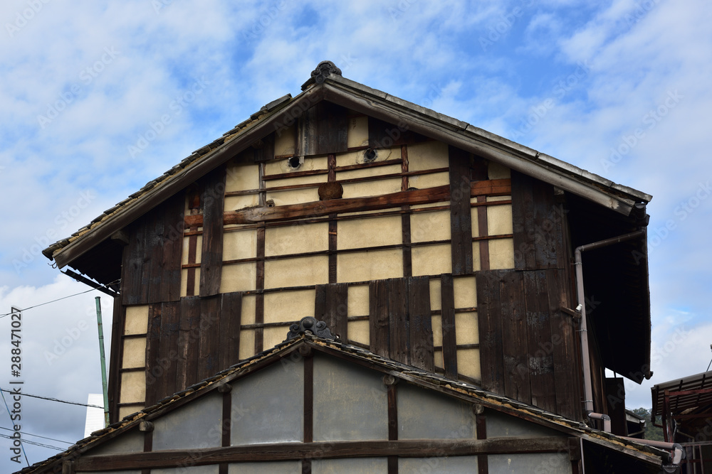 日本の岡山県笠岡市で見つけた古くて美しい建物