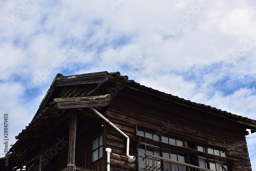 日本の岡山県笠岡市で見つけた古くて美しい建物 © 仁 藤原