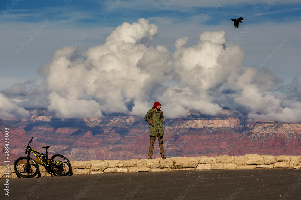 Obraz premium A hiker in the Grand Canyon National Park, South Rim, Arizona, USA.