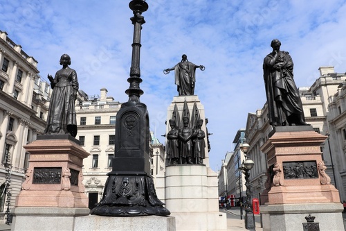 Waterloo Place, célèbre la victoire du duc de Wellington sur Napoléon à Waterloo en 1815, avec la statue équestre de Edouard VII et les statues de Florence Nightingale et Sidney Herbet, à Londres, Roy © ERIC