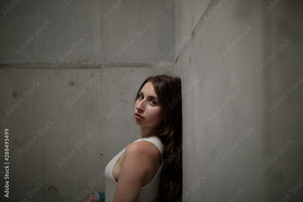 Frau in der Nacht des Grauen Frau in der Nacht des Grauen