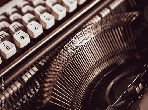 Mechanik einer alten Schreibmaschine © SimonsArt-PhotoVideo