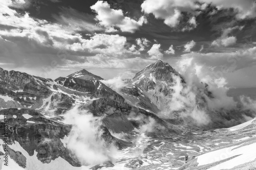 Tarda primavera e disgelo al Gran Sasso photo