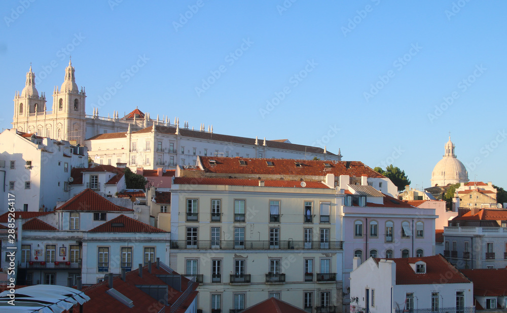 Blick auf Alfama vom Miradouro de Santa Luzia; Lissabon (Portugal)
