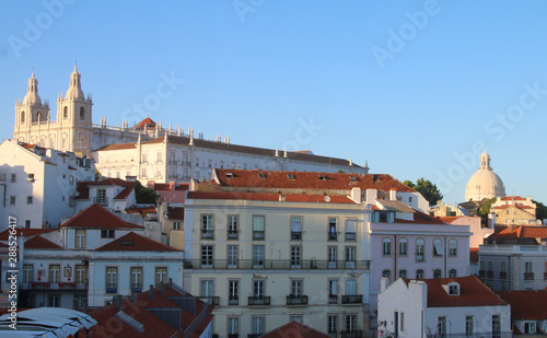 Blick auf Alfama vom Miradouro de Santa Luzia; Lissabon (Portugal)