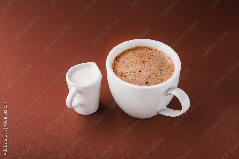 Obraz premium Coffee cup with milk carafe