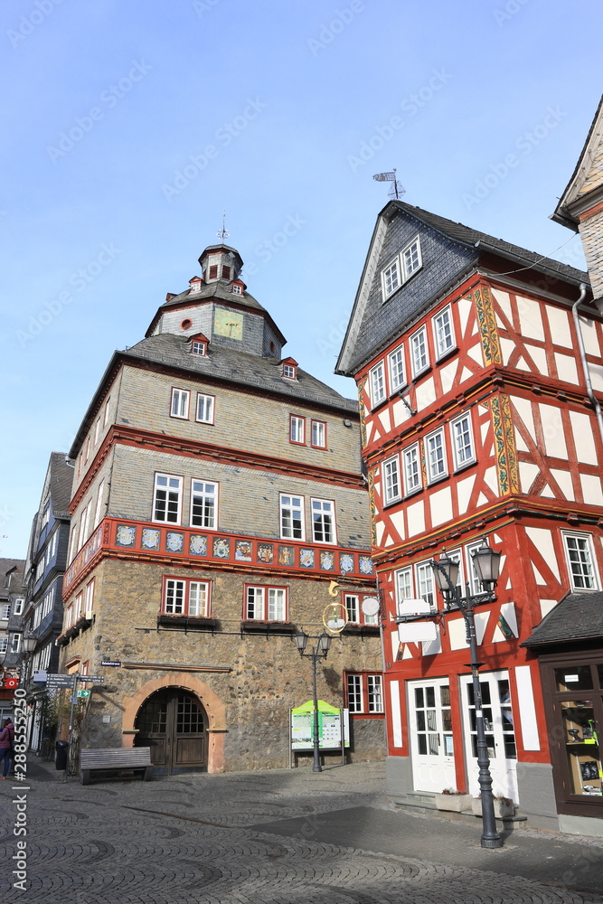 Fototapeta premium Rathaus und Fachwerkgebäude in Herborn