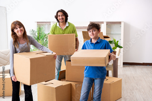 Young family moving to new flat © Elnur