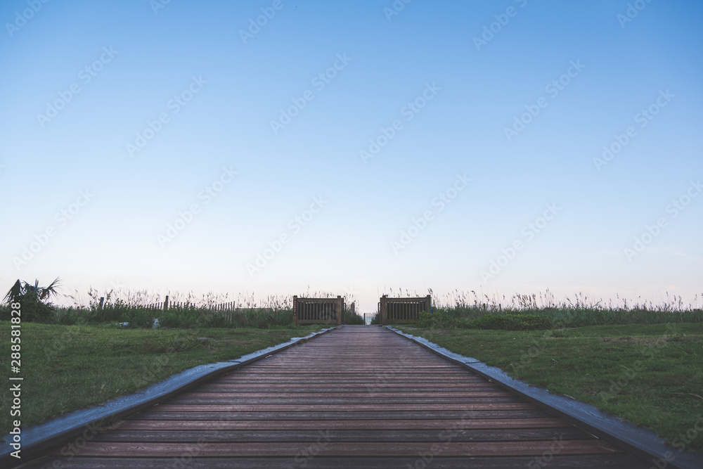 Obraz premium empty road and blue sky