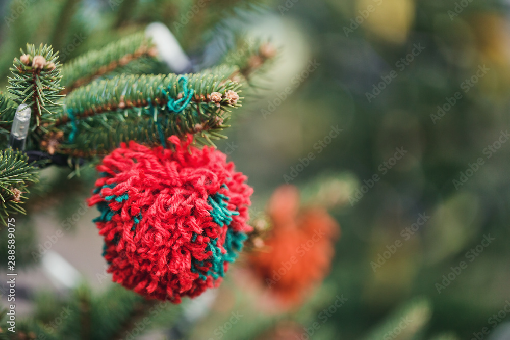 DIY yarn decoration on a Christmas tree DIY yarn decoration on a Christmas tree