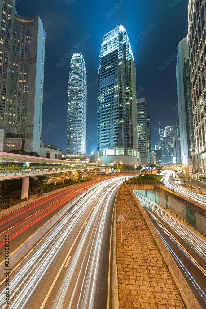 Fototapeta premium Traffic in downtown of Hong Kong city at night