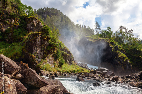 Wasserfall L  tefossen in Norwegen