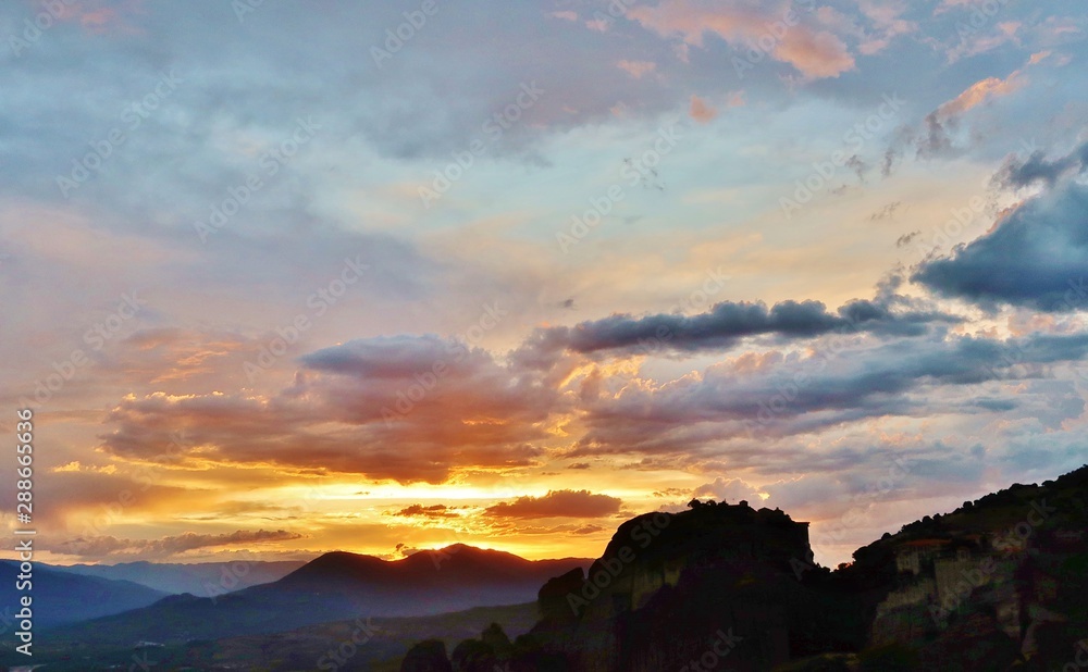 Fototapeta premium Leuchtender Abendhimmel nach Gewitter