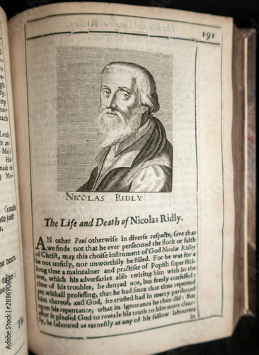Fotografie Engraved portrait of reformer Nicholas Ridley in a C17th book