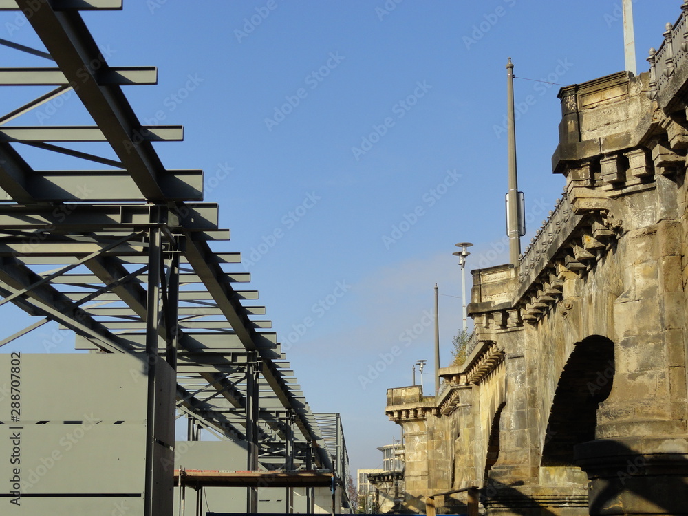 Fototapeta premium Bau einer Behelfsbrücke