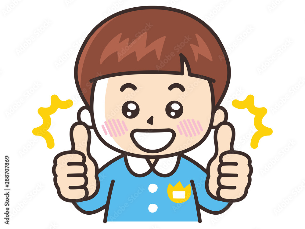 サムズアップする園児の男の子