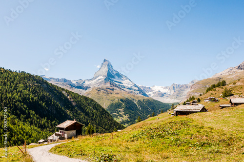 Zermatt  Findeln  Matterhorn  Sunnegga  Alpen  Wallis  Weiler  Alm  Bergwiesen  Bergbauer  Sommer  Schweiz