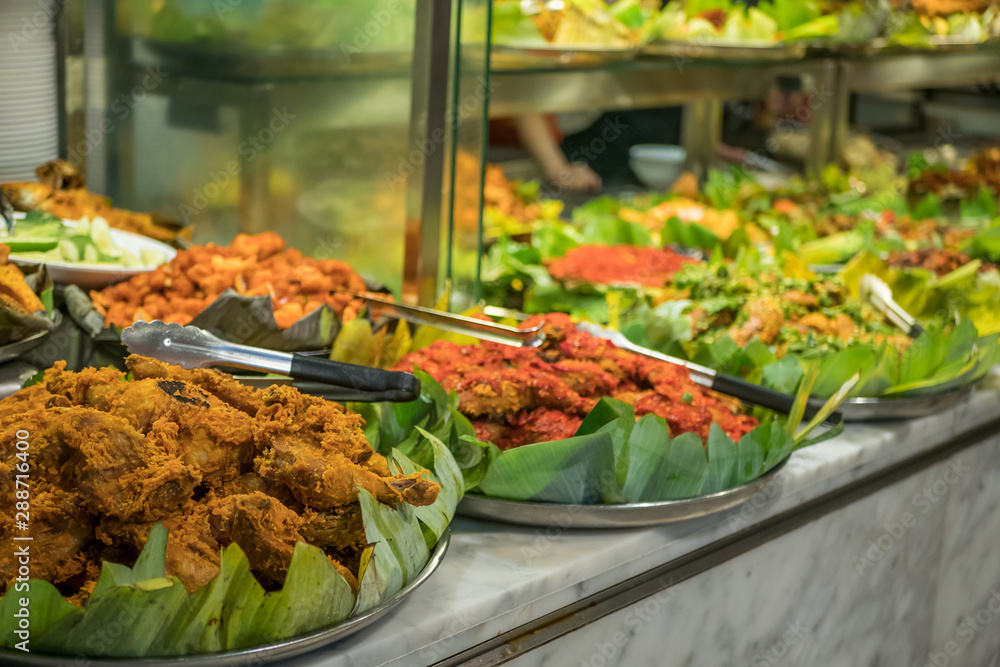 Obraz premium Various types of dishes selling at the food court