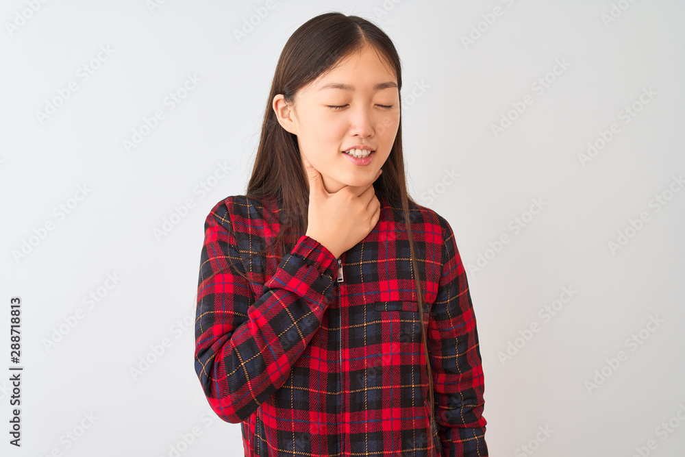 Young chinese woman wearing casual jacket standing over isolated white background Touching painful neck, sore throat for flu, clod and infection Young chinese woman wearing casual jacket standing over isolated white background Touching painful neck, sore throat for flu, clod and infection