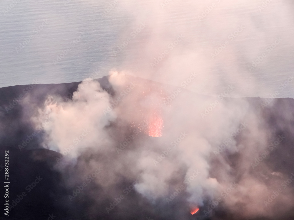 Obraz premium crater at Mount Stromboli
