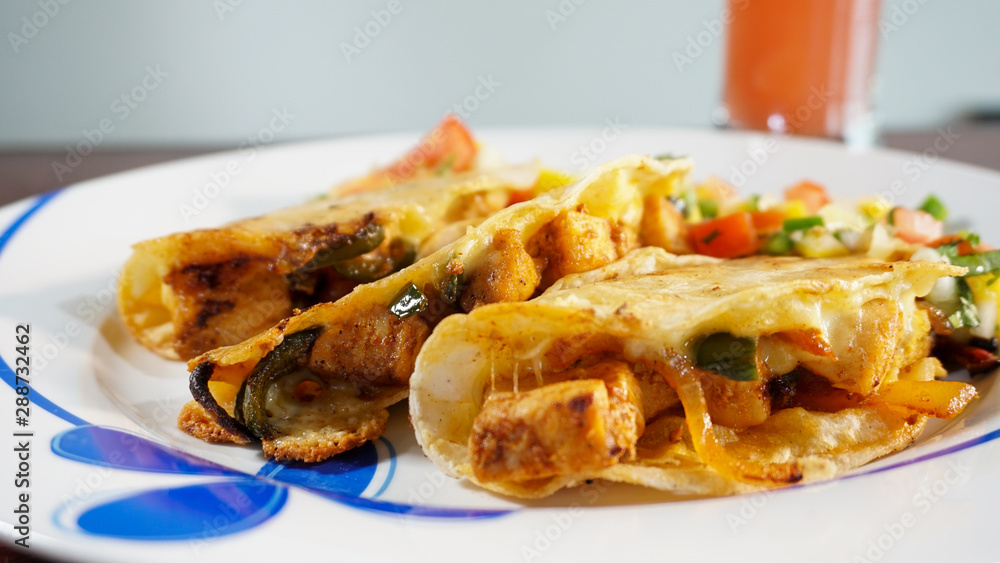 Tacos de chicharron Tacos de chicharron
