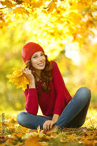 Fotografie Portrait of beautiful young woman posing in autumn park