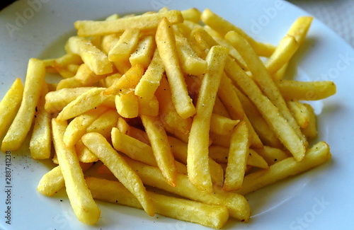 Assiette de frites dorées