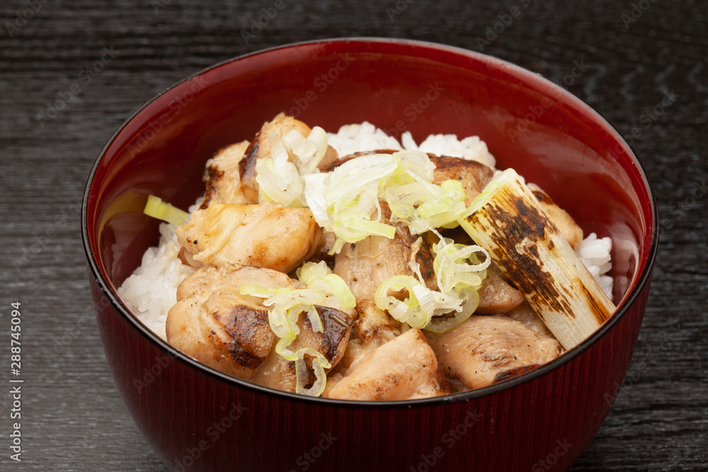 地鶏の炭火焼丼 地鶏の炭火焼丼