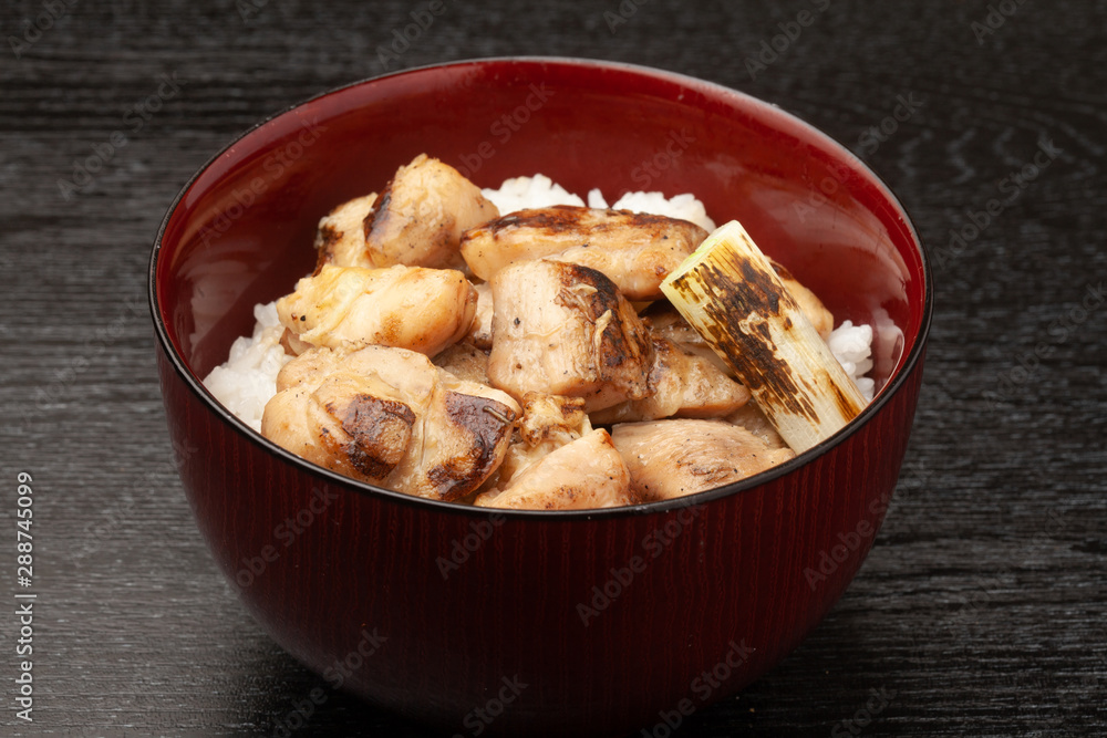 地鶏の炭火焼丼 地鶏の炭火焼丼