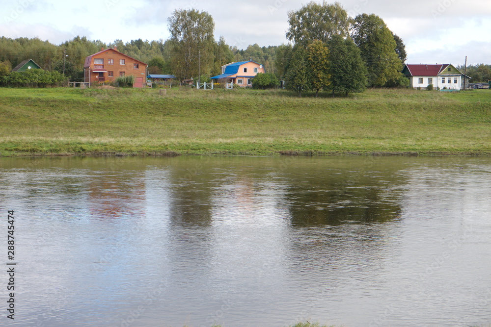 Obraz premium riverbank in the countryside on a summer day