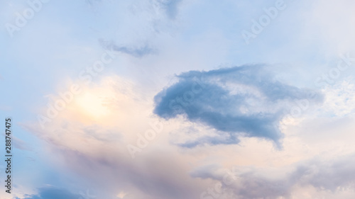 Fototapeta Naklejka Na Ścianę i Meble -  Beautiful evening sky with clouds.