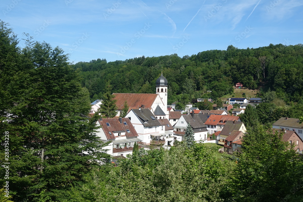 Niedersimten mit Kirche