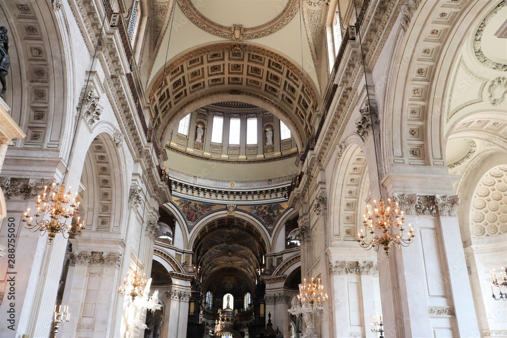 La cathédrale Saint Paul de Londres - Royaume Uni - Vue intérieure de la nef ou allée centrale