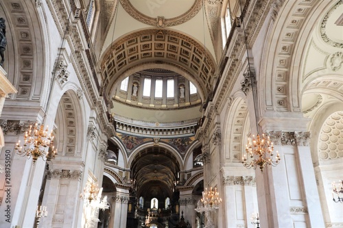 La cathédrale Saint Paul de Londres - Royaume Uni - Vue intérieure de la nef ou allée centrale