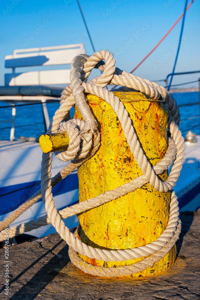 Obraz premium Fragment of the sea berth.