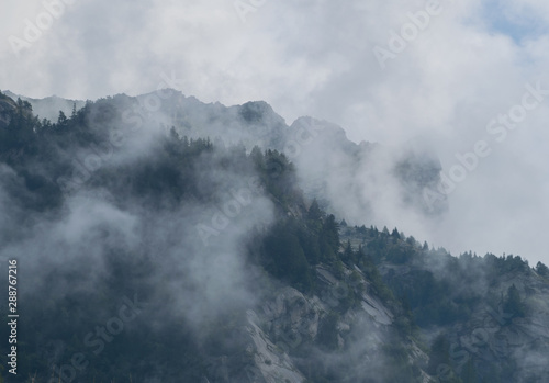 nubi e nebbia in val di mello