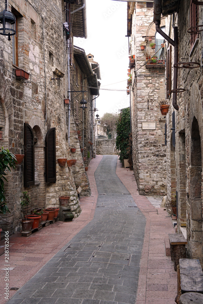 narrow street in Assisi in Umbria
