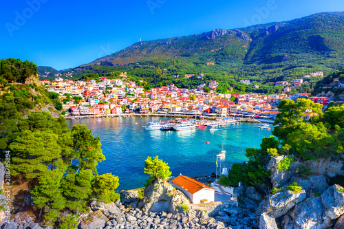 Fototapeta Naklejka Na Ścianę i Meble -  Panoramic view of scenic Parga city, Greece