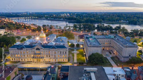 Slika na platnu Waterfront Section Trenton New Jersey Delaware River and Capital Statehouse