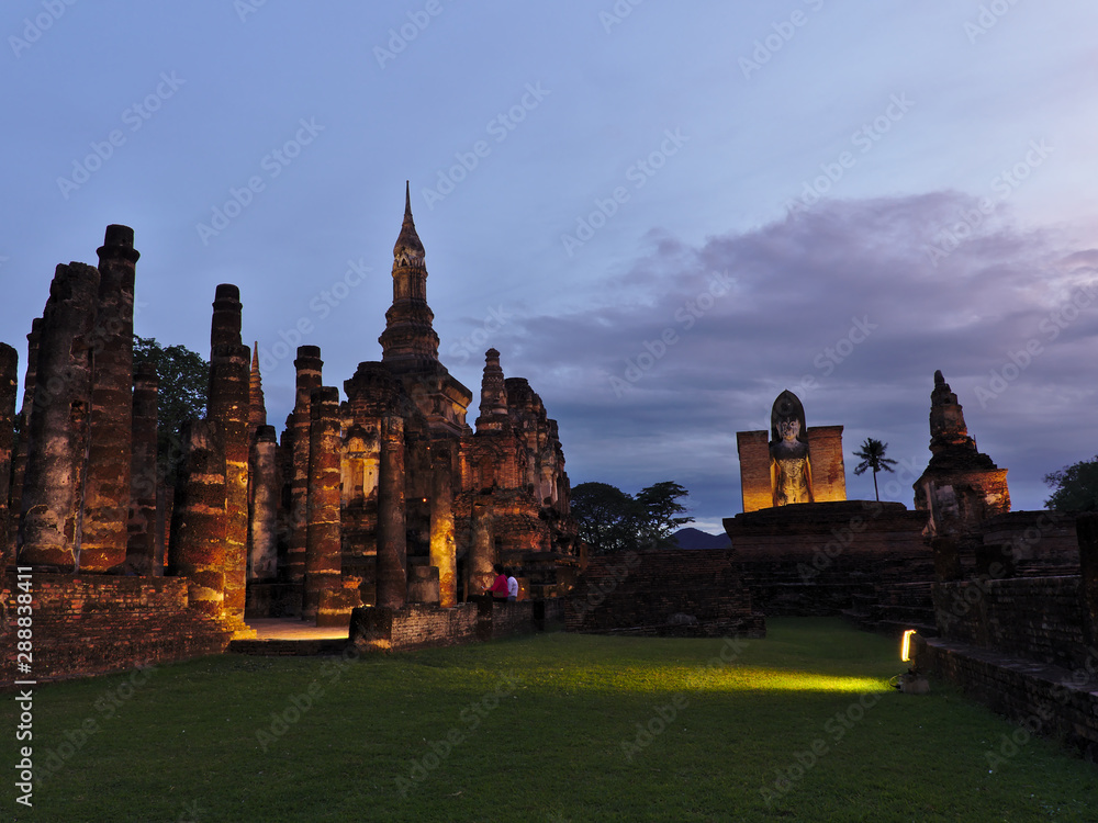 Fototapeta premium SUKHOTHAI Wat Mahathat Temple Sukhothai Historical Park.