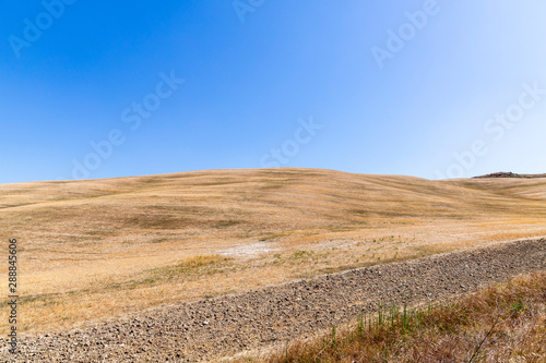 Paesaggio estivo della Basilicata vicino Matera