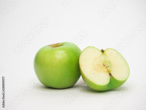  Green apple Suitable for health lovers Many benefits People who exercise tend to eat green apples because they have many nutrients