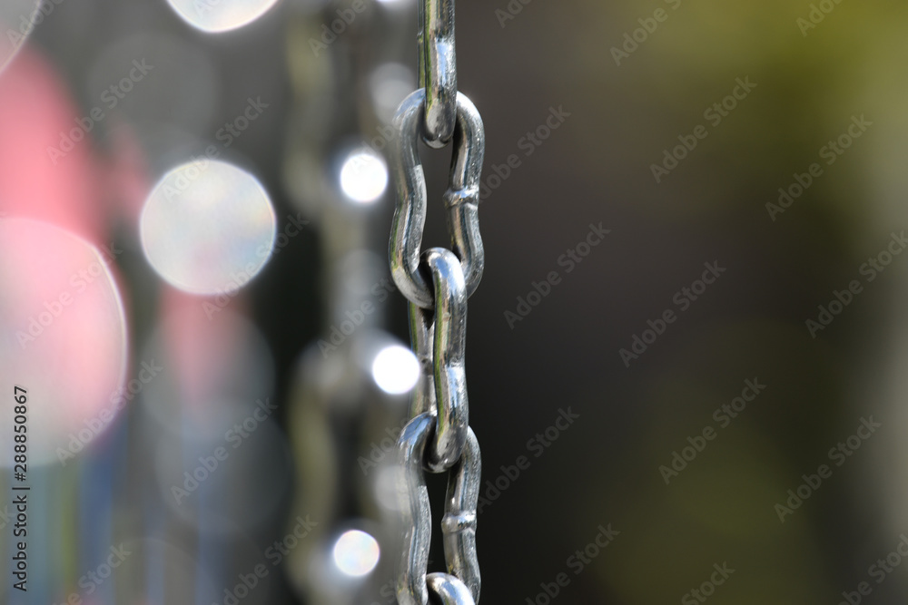 銀色に輝く鎖