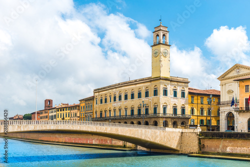 Tableau sur toile Landscape with Pisa old town and Arno river, Tuscany, Italy