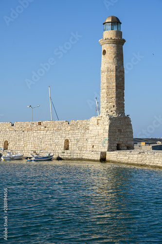 Venezianischer Hafen mit Leuchtturm in Rethymnon, Kreta, Griechenland