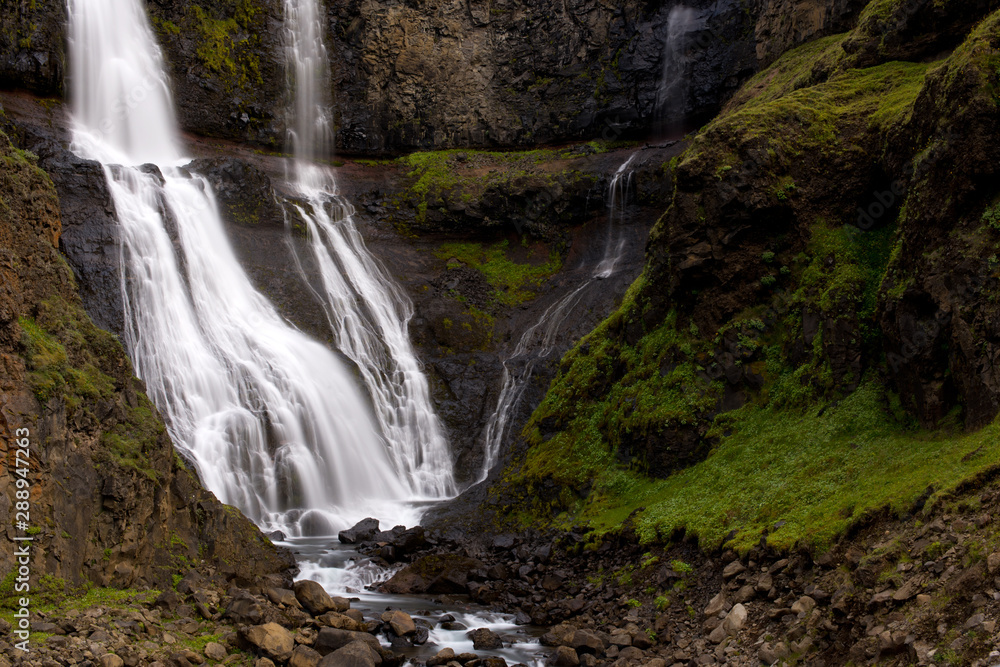 Naklejka premium Long exposure photo of waterfall, view of the Hengifoss waterfall in Iceland, Europe.